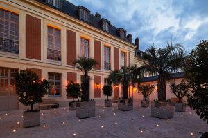 Le Grand Contrôle, Hotel Mewah Satu-Satunya di Dalam Istana Versailles