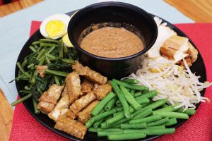 Pecal, Salad Sayur Khas Jawa Timur yang Segar dan Kaya Rasa