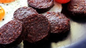 Black Pudding, Makanan Tradisional Eropa yang Kontroversial namun Menggugah Selera