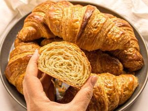 Croissant, Pastry Ikonik Prancis yang Renyah dan Lumer di Mulut