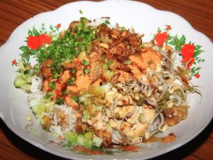 Nasi Lengko, Hidangan Sederhana Khas Cirebon yang Kaya Rasa